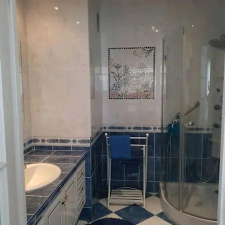Spacieux F2 Climatise Vue Mer, Piscine Et Parking * Antibes